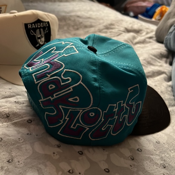 vintage graffiti hornets - Picture 9 of 13